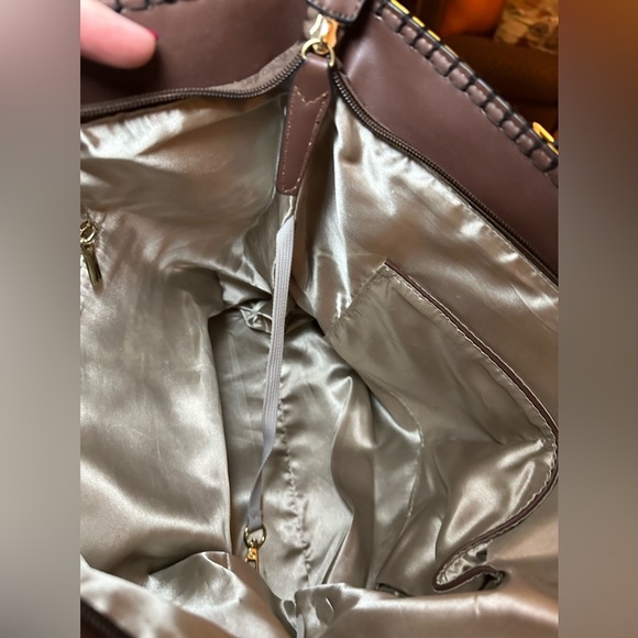 Madi Studio by Madi Claire"Soyora' Tool Embossed Floral Zip Top Tote Bag - EUC - Picture 10 of 12